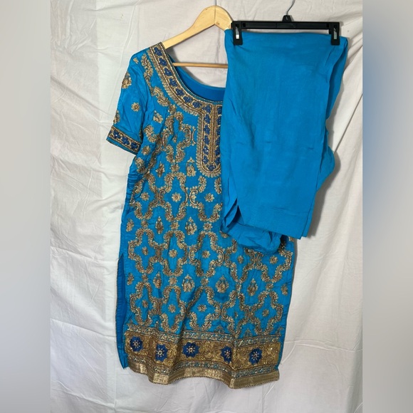 Embroidered Indian salwar suit in blue shades - Picture 2 of 3